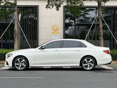 Mercedes-Benz E-Class 2018, 58000 км, за 24984.8 USD