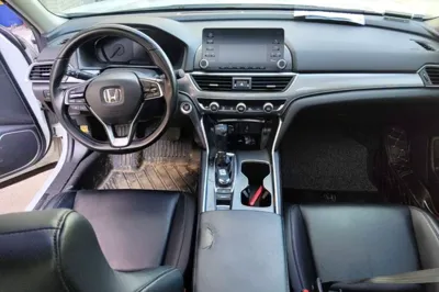 Honda Accord 2018, 66900 км, за 13376 USD - фото 13