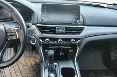 Honda Accord 2018, 66900 км, за 13376 USD - фото 16