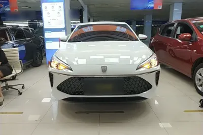 Roewe i5 2023, 22500 км, за 9006 USD - фото 2