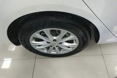 Roewe i5 2023, 22500 км, за 9006 USD - фото 11