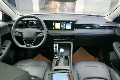 Roewe i5 2023, 22500 км, за 9006 USD - фото 12