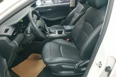 Roewe i5 2023, 22500 км, за 9006 USD - фото 17