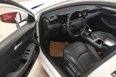 Roewe i5 2023, 22500 км, за 9006 USD - фото 18