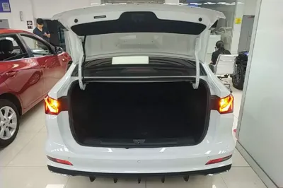 Roewe i5 2023, 22500 км, за 9006 USD - фото 22