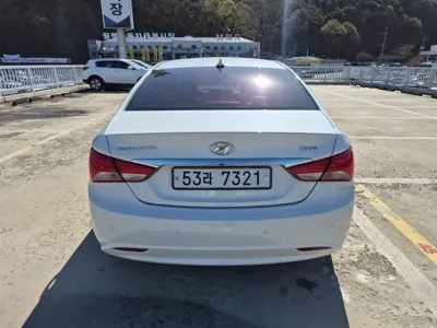 Hyundai Sonata 2013, 166056 км, за 2619.14 USD