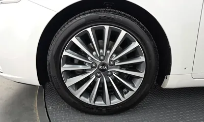 Kia K7 2016, 111063 км, за 8262.83 USD