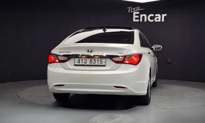 Hyundai Sonata 2011, 158915 км, за 1642.14 USD