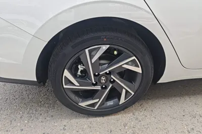 Hyundai Elantra 2023, 2200 км, за 13783 USD - фото 6