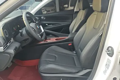 Hyundai Elantra 2023, 2200 км, за 13783 USD - фото 12