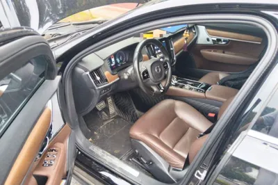 Volvo S90 New Energy 2021, 63600 км, за 20957 USD - фото 16