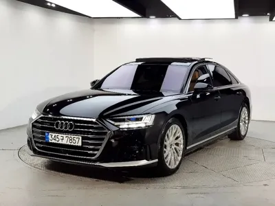 Audi A8 · 2021 год