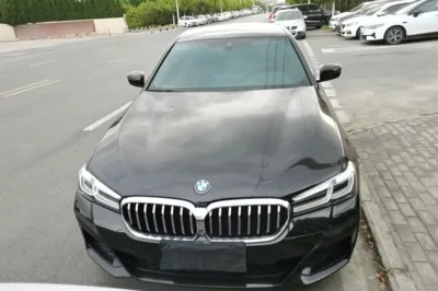 BMW 5 Series 2021, 60300 км, за 32313 USD