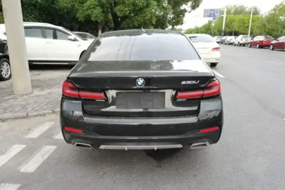 BMW 5 Series 2021, 60300 км, за 32313 USD