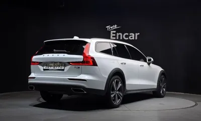 Volvo V60 2019, 38332 км, за 20217.93 USD