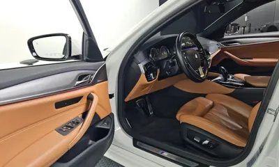 BMW 5-Series 2018, 81569 км, за 16187.64 USD - фото 10