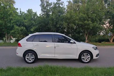 Volkswagen Santana 2017, 65100 км, за 5899 USD