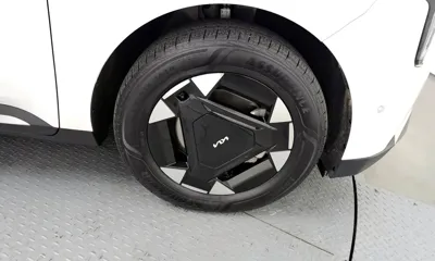 Kia Canival 2025, 30196 км, за 28093.62 USD