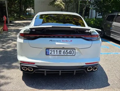Porsche Panamera 2014, 181000 км, за 26913.48 USD
