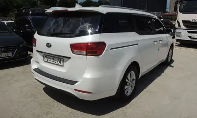 Kia Canival 2015, 327374 км, за 2930.26 USD