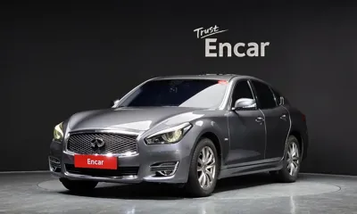 Infiniti Q70 · 2015 год