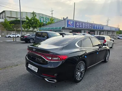 Hyundai Grandeur 2019, 126931 км, за 10245.91 USD