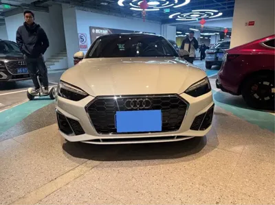 Audi A4L 2023, 30000 км, за 21260.17 USD