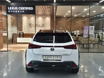 Lexus UX 2025, 8694 км, за 32711.5 USD