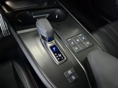 Lexus UX 2025, 8694 км, за 32711.5 USD - фото 9