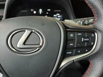 Lexus UX 2025, 8694 км, за 32711.5 USD - фото 18