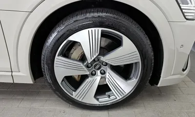 Audi e-tron 2022, 55091 км, за 36058.99 USD