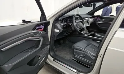 Audi e-tron 2022, 55091 км, за 35808.06 USD - фото 10
