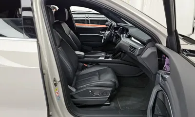 Audi e-tron 2022, 55091 км, за 35808.06 USD - фото 11