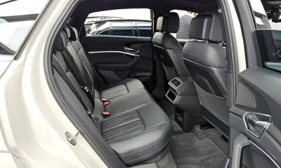 Audi e-tron 2022, 55091 км, за 35808.06 USD - фото 12