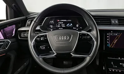 Audi e-tron 2022, 55091 км, за 35808.06 USD - фото 13