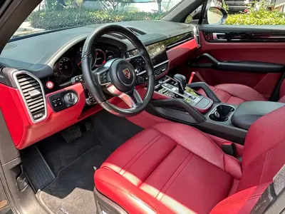 Porsche Cayenne 2019, 100000 км, за 52235.6 USD