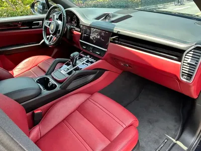 Porsche Cayenne 2019, 100000 км, за 52235.6 USD