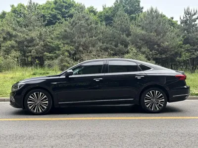 Volkswagen Passat 2019, 120000 км, за 10206.63 USD