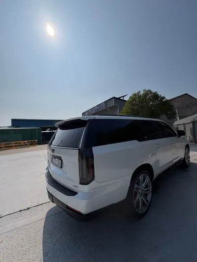 Cadillac Escalade 2025, 17500 км, за 106140.48 USD