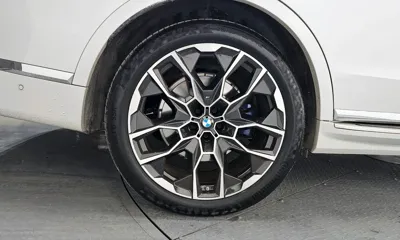 BMW X7 2024, 30075 км, за 61777.33 USD