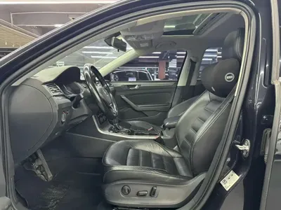 Volkswagen Passat 2017, 80000 км, за 7327.7 USD