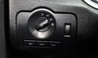 Ford Mustang 2010, 155608 км, за 5842.2 USD - фото 17