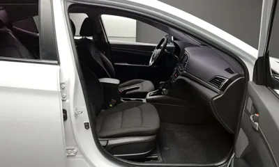 Hyundai Avante 2018, 103761 км, за 5907.84 USD - фото 10