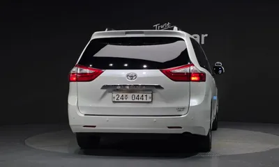 Toyota Sienna 2016, 112757 км, за 11270.36 USD