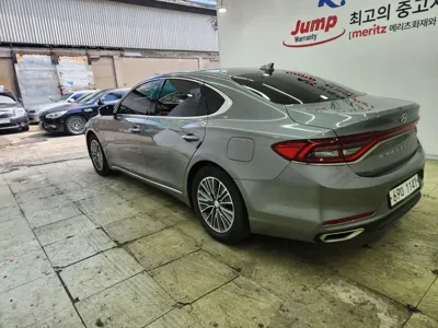 Hyundai Grandeur 2018, 170743 км, за 7491.86 USD