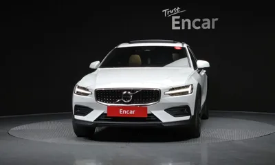 Volvo V60 2023, 16217 км, за 30327.05 USD