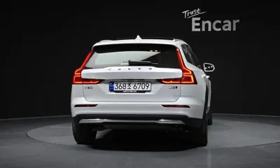 Volvo V60 2023, 16217 км, за 30327.05 USD