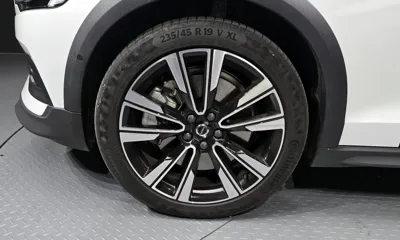 Volvo V60 2023, 16217 км, за 30327.05 USD
