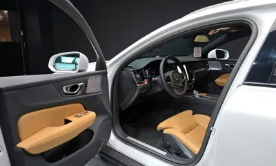 Volvo V60 2023, 16217 км, за 30327.05 USD - фото 10