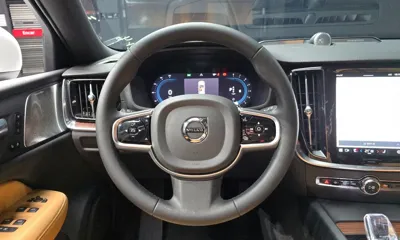 Volvo V60 2023, 16217 км, за 30327.05 USD - фото 13